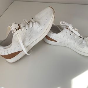 Steve Madden walking shows, size 13